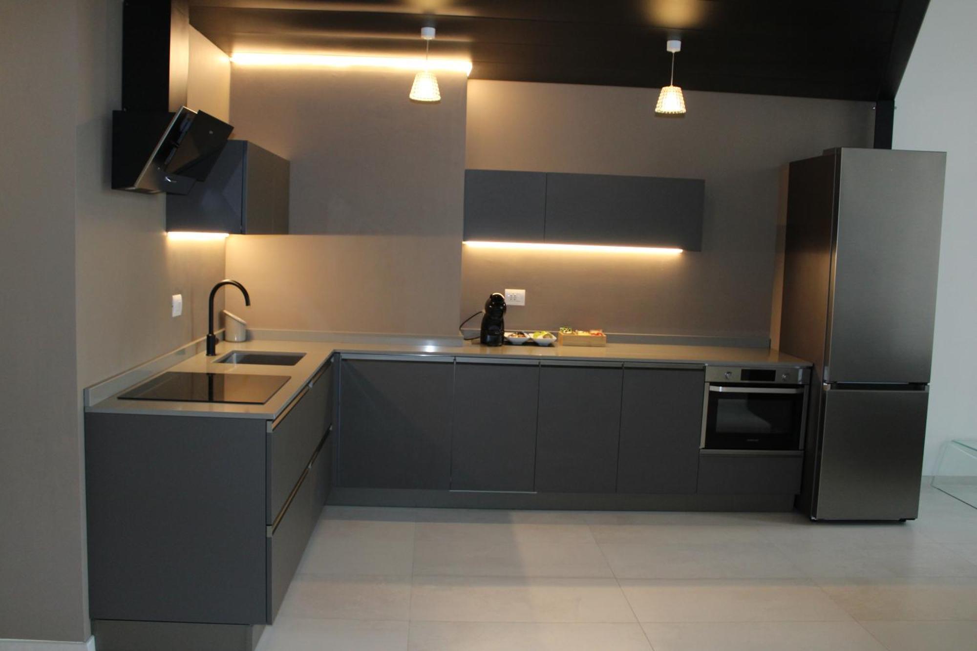 Milan Space Loft - Apartment Close To M5 Subway - Free Parking - Sky & Netflix Tv Bagian luar foto