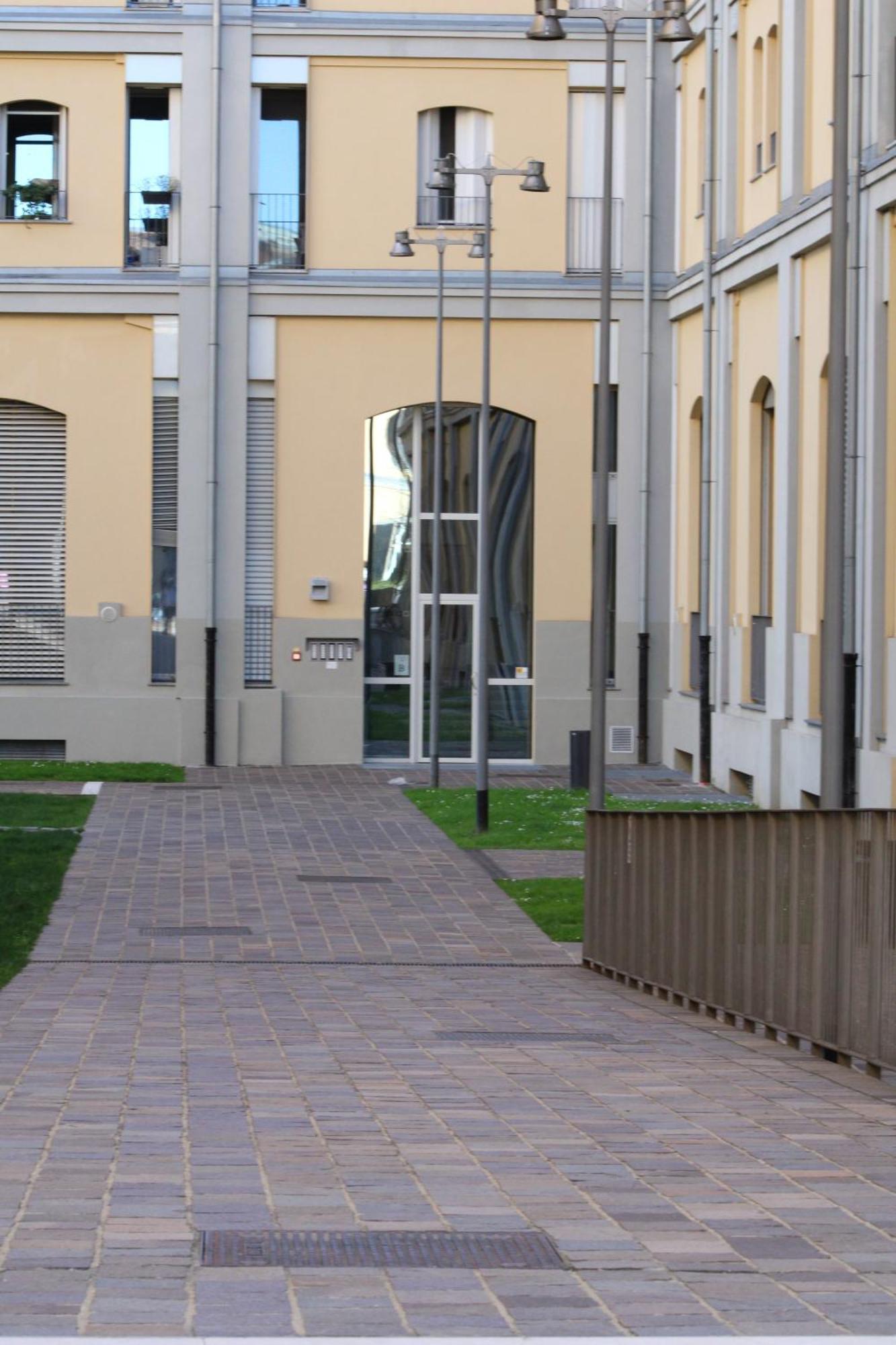 Milan Space Loft - Apartment Close To M5 Subway - Free Parking - Sky & Netflix Tv Bagian luar foto